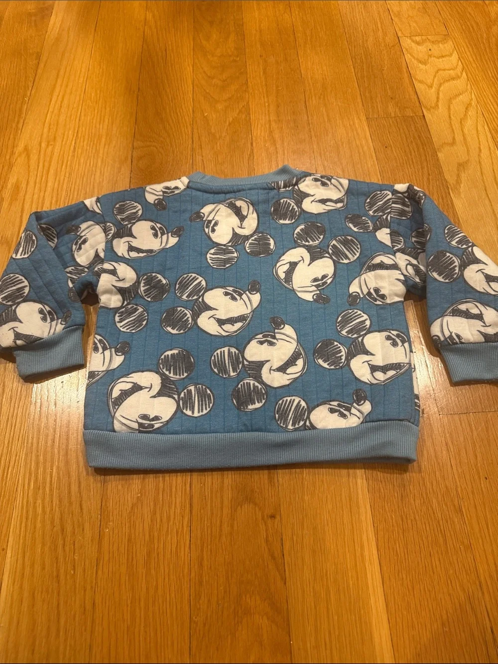 Disney junior Mickey boys two piece outfit size 3T .